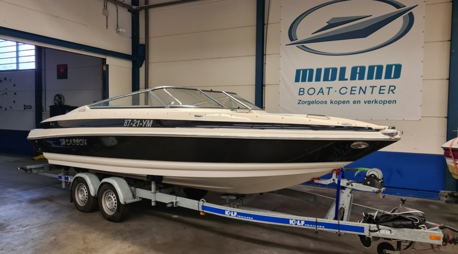 Larson LXi 228 Bowrider