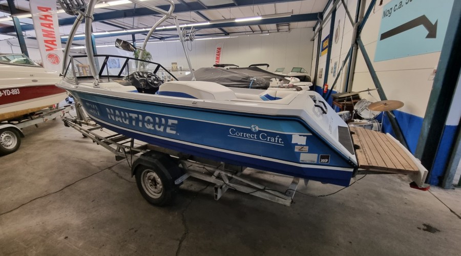 Ski Nautique Closed Bow uit 1992 op LPG