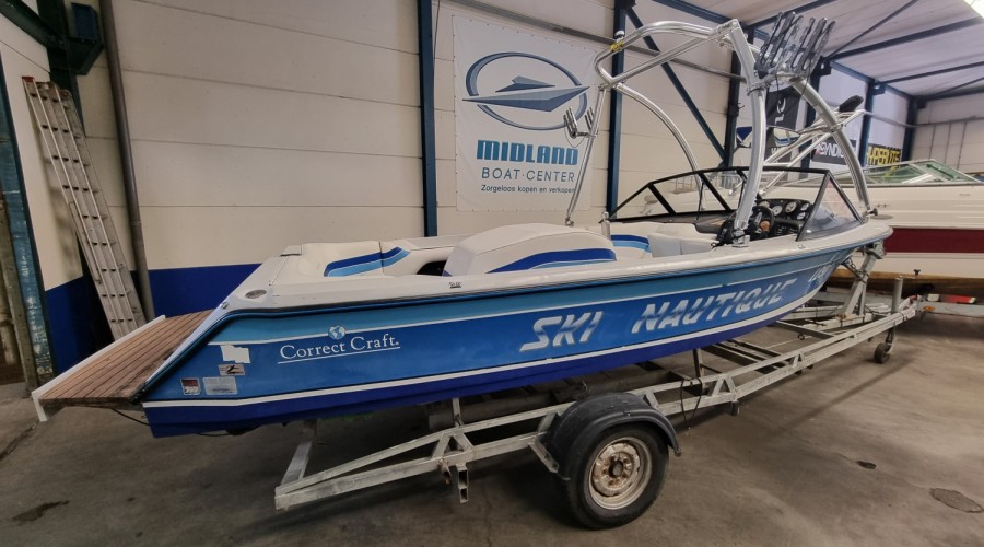 Ski Nautique Closed Bow uit 1992 op LPG