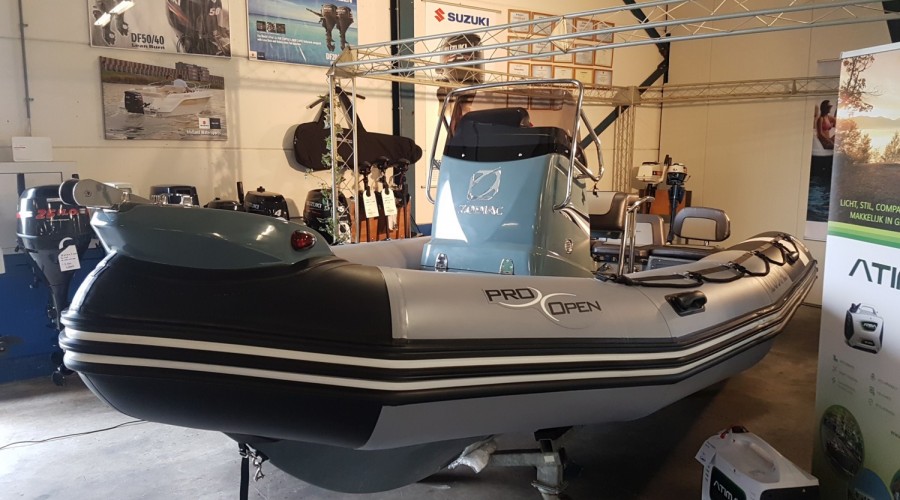 Nieuwe Zodiac Pro Open 550 met nieuwe Yamaha F100 en nieuwe Pega Trailer