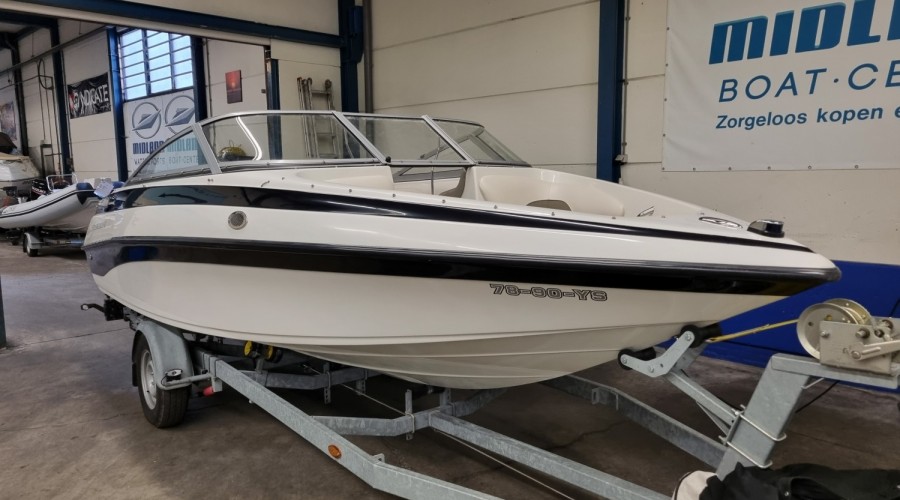 Nette Crownline 18 SS met MerCruiser 3.0 en Pega trailer