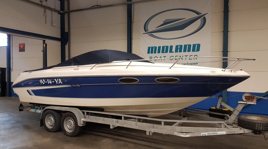 Sea Ray 230 Signature Overnighter