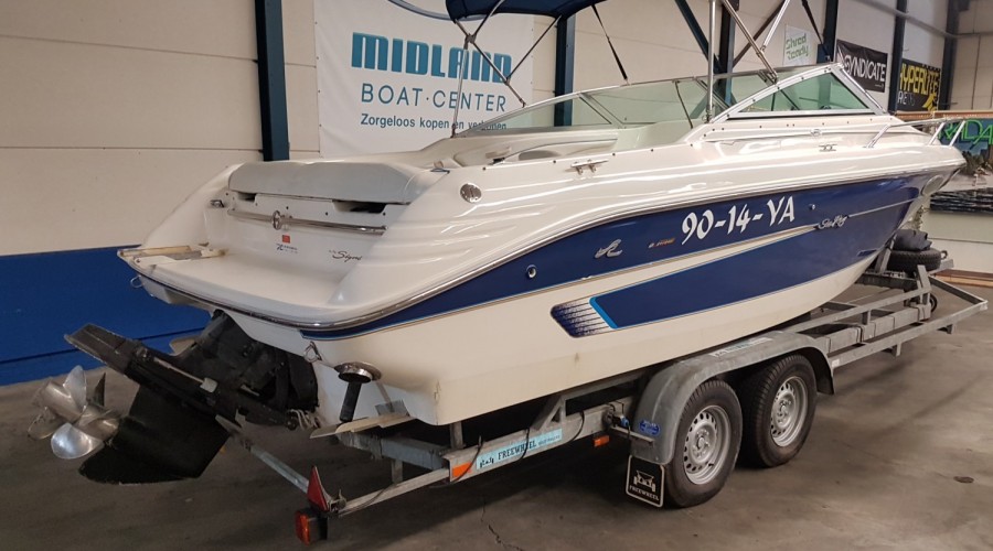 Sea Ray 230 Signature Overnighter